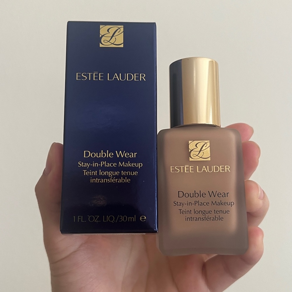 Estee Lauder Double Wear Foundation 3C2 Pebble - Picture 4 of 4
